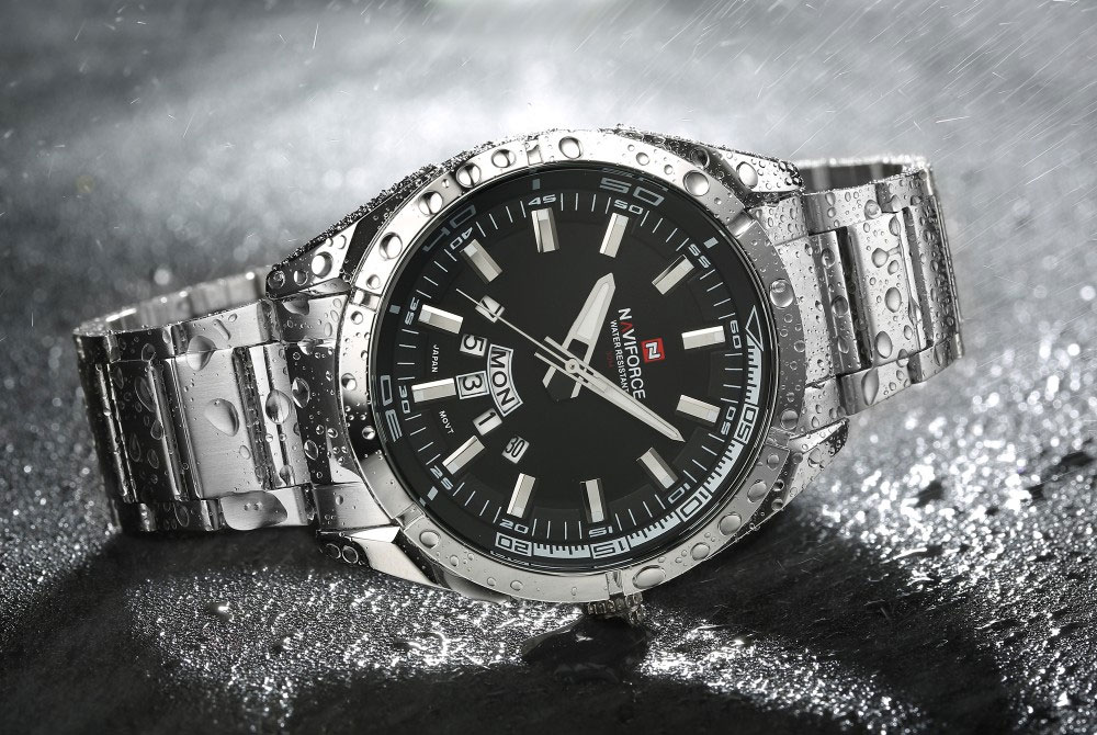 NaviForce-9038 men's analog wrist watch in silver chain & round black dial