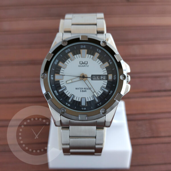 q&q A150J401Y model gents analog wrist watch with date feature