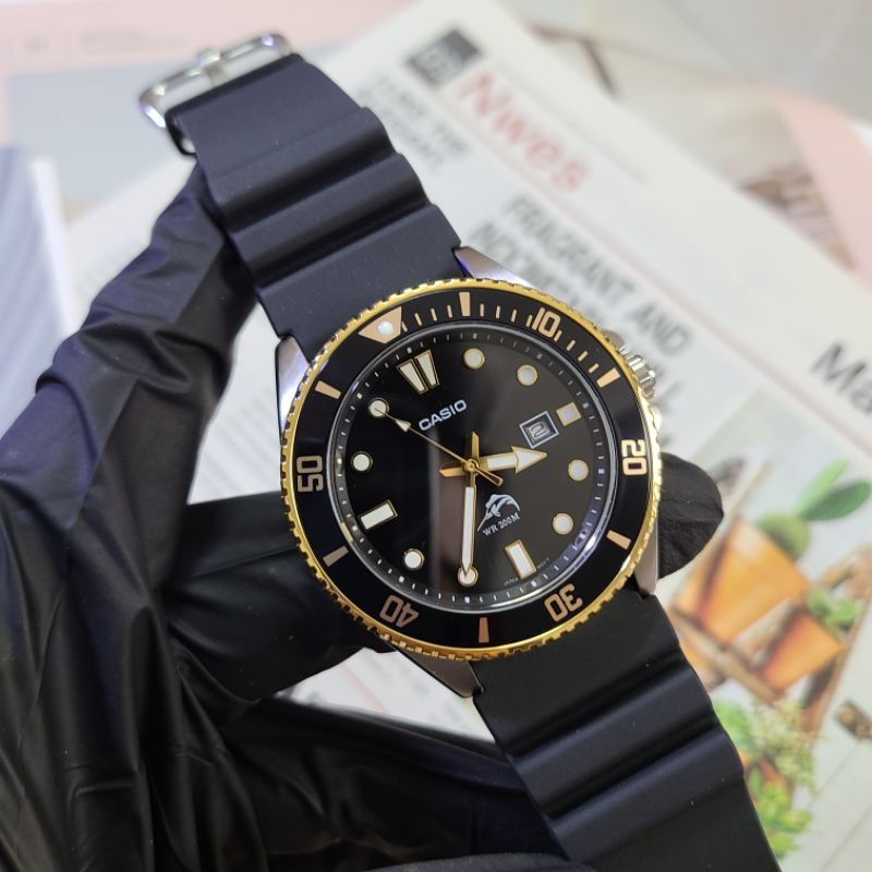 Casio MDV 106G 1AV men's analog diver watch